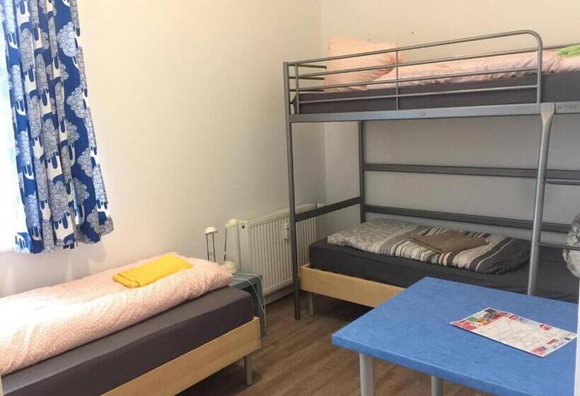 اتاق استاندارد سه تخته با سرویس بهداشتی مشترک, Hostel Inn Berlin