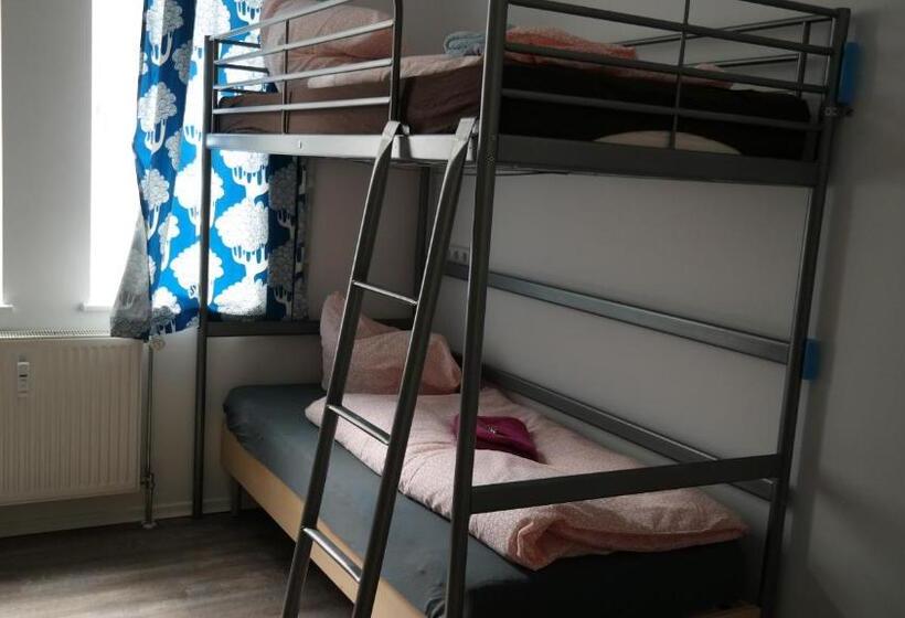 اتاق استاندارد سه تخته با سرویس بهداشتی مشترک, Hostel Inn Berlin