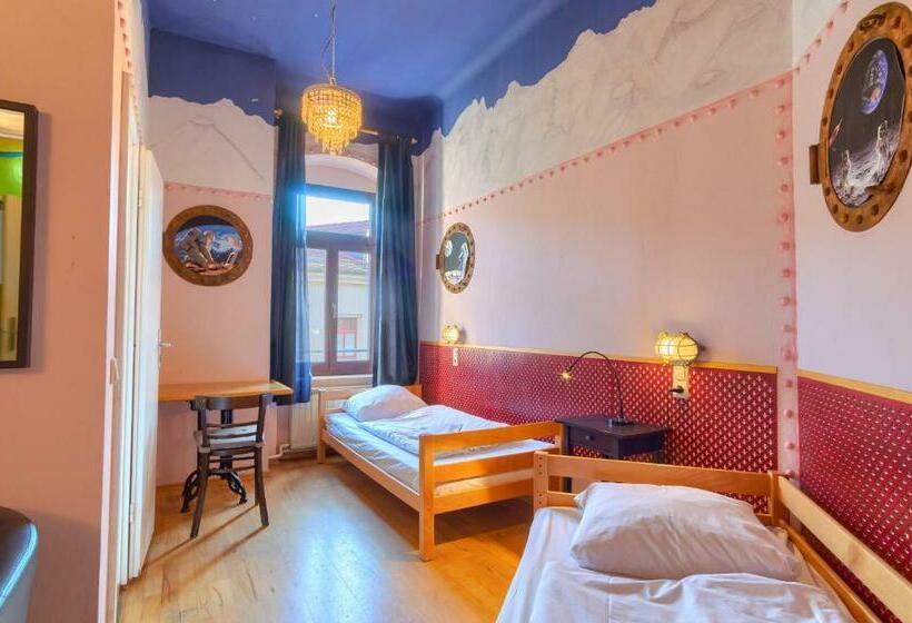 Номер Стандарт, Hostel Mondpalast