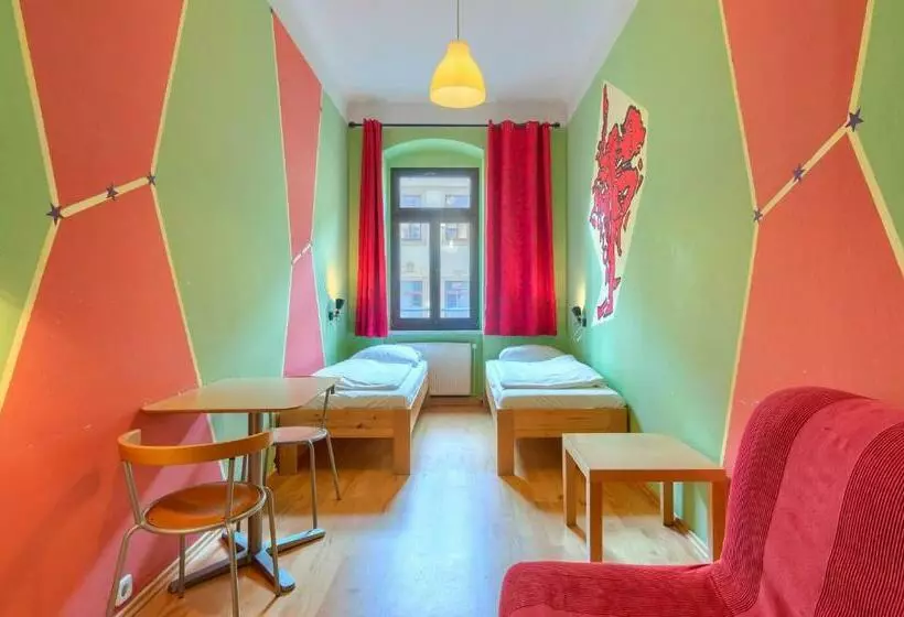 اتاق استاندارد با سرویس بهداشتی مشترک, Hostel Mondpalast