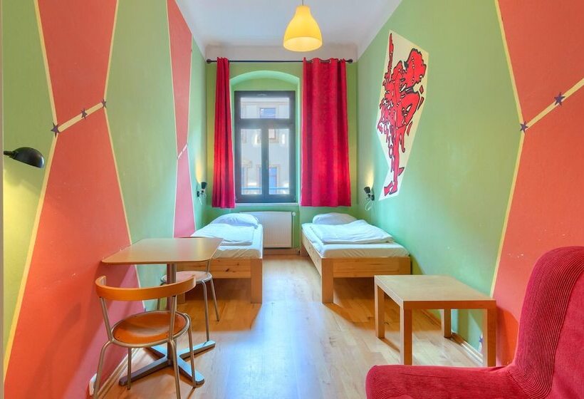 스탠다드 트리픔 룸 공동욕실, Hostel Mondpalast