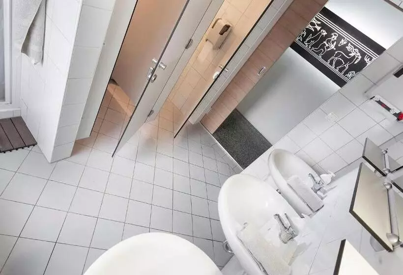 اتاق استاندارد یک تخته با سرویس بهداشتی مشترک, Hostel Situla