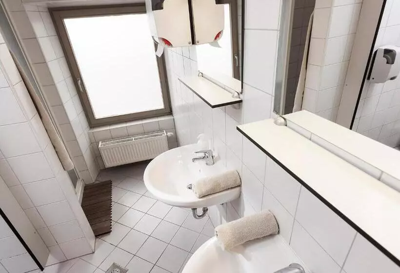 اتاق استاندارد یک تخته با سرویس بهداشتی مشترک, Hostel Situla