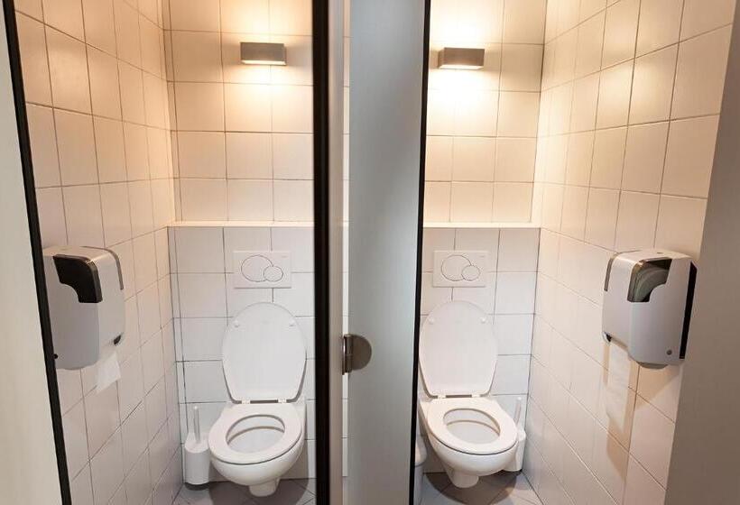 اتاق استاندارد یک تخته با سرویس بهداشتی مشترک, Hostel Situla