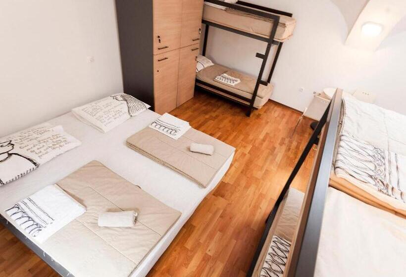 اتاق استاندارد چهار تخته, Hostel Situla