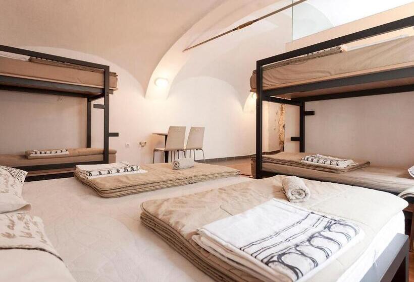 اتاق استاندارد چهار تخته, Hostel Situla