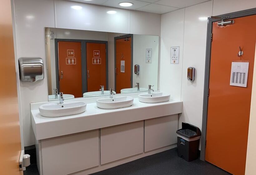 共用房间的床, Galway City Hostel   Solo Traveller Hostel