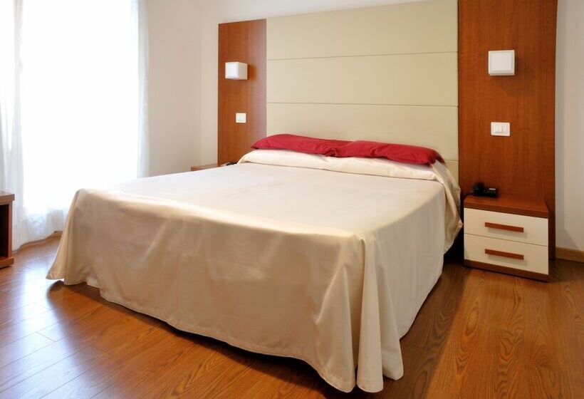 Pokój Standard, Mezzaluna