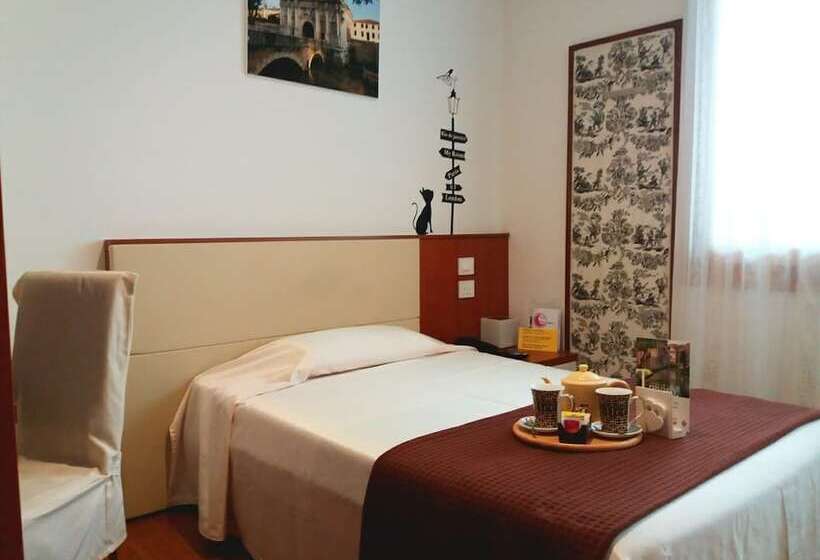 Pokój Standard Jednoosobowy, Mezzaluna