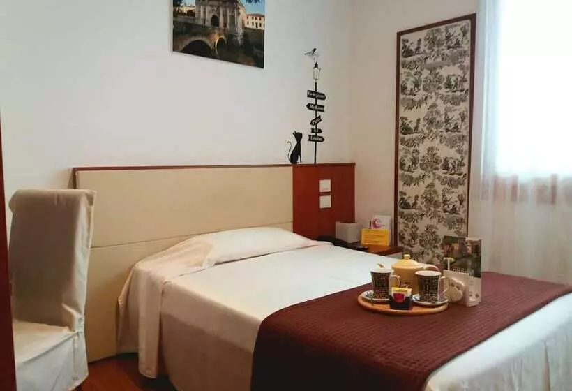 اتاق استاندارد یک نفره, Mezzaluna