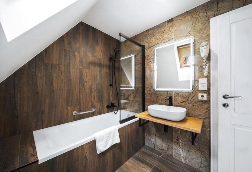 スタンダードルーム, U Leva