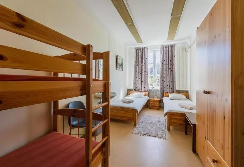اتاق استاندارد چهارنفره با سرویس بهداشتی مشترک, Kuressaare Central Hostel