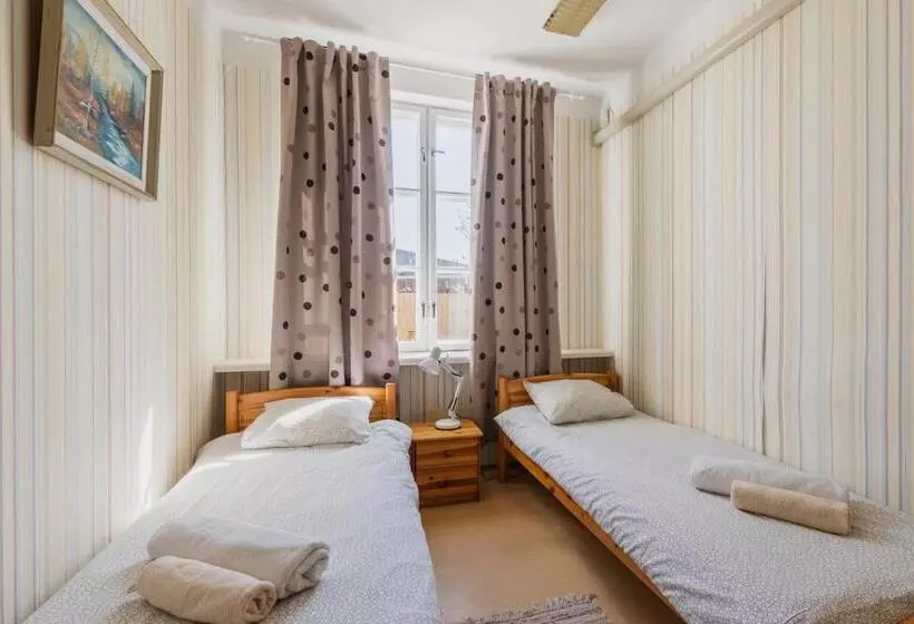 اتاق استاندارد چهارنفره با سرویس بهداشتی مشترک, Kuressaare Central Hostel