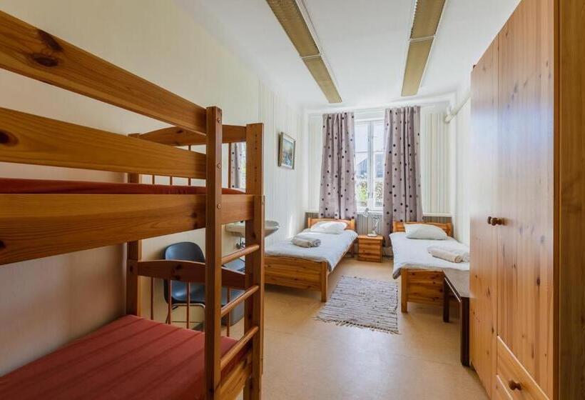 تختخواب در اتاق مشترک, Kuressaare Central Hostel