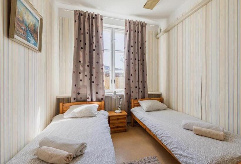 تختخواب در اتاق مشترک, Kuressaare Central Hostel