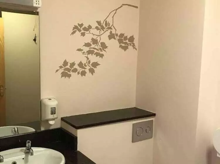 اتاق خانوادگی, Rowan Tree Hostel