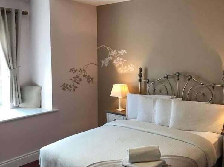 Кровать в Общей Комнате, Rowan Tree Hostel