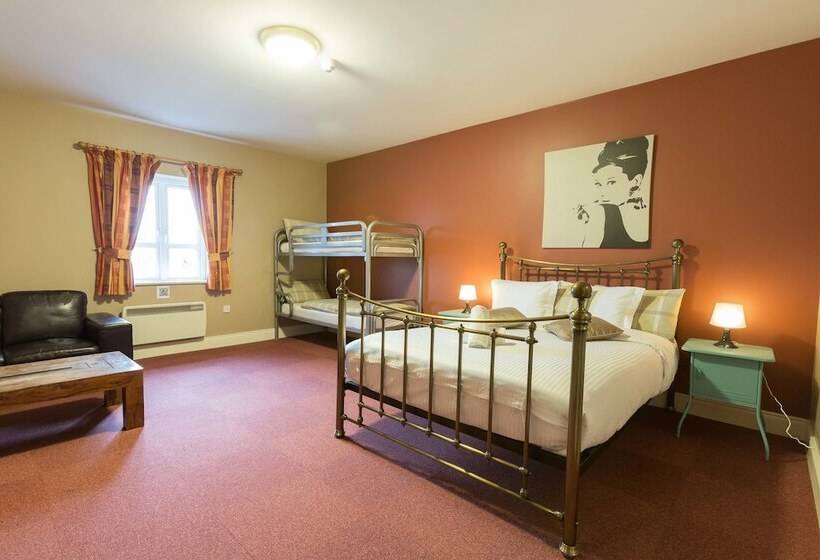 Кровать в Общей Комнате, Rowan Tree Hostel