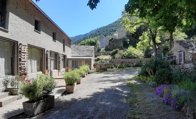 غرفة قياسية ثلاثية, Moulin De Parayre