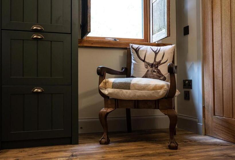 اتاق استاندارد, White Rose Tower