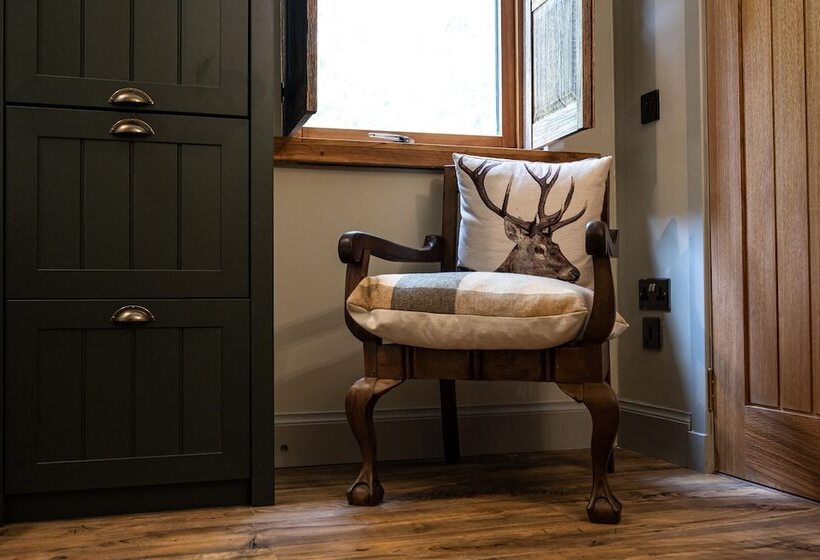 اتاق استاندارد, White Rose Tower