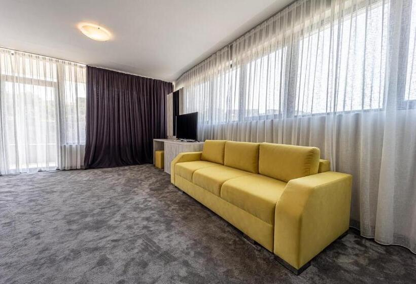 デラックスルーム, Caesar 2