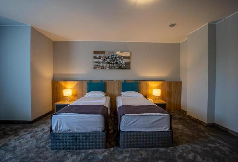 デラックスルーム, Caesar 2