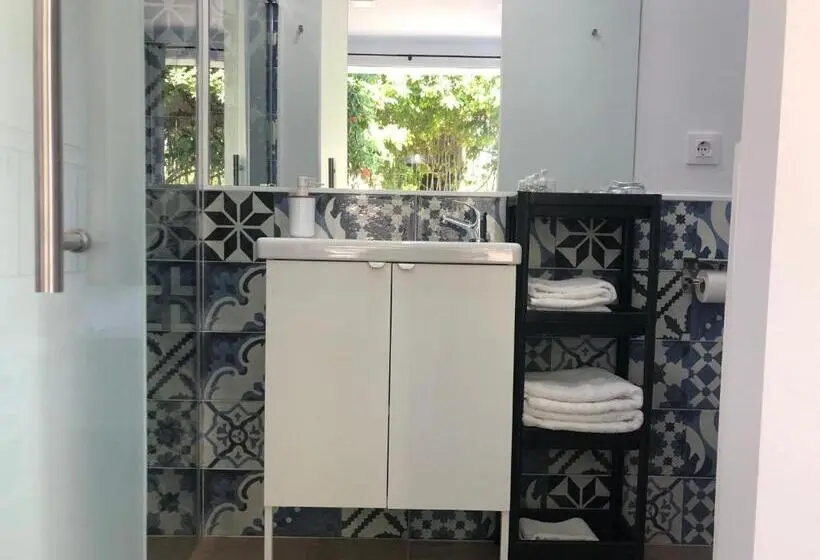 Standard Triple Room with Terrace, La Estacion