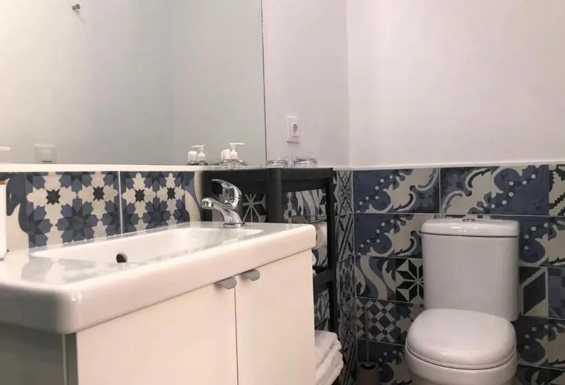 Standard Triple Room with Terrace, La Estacion