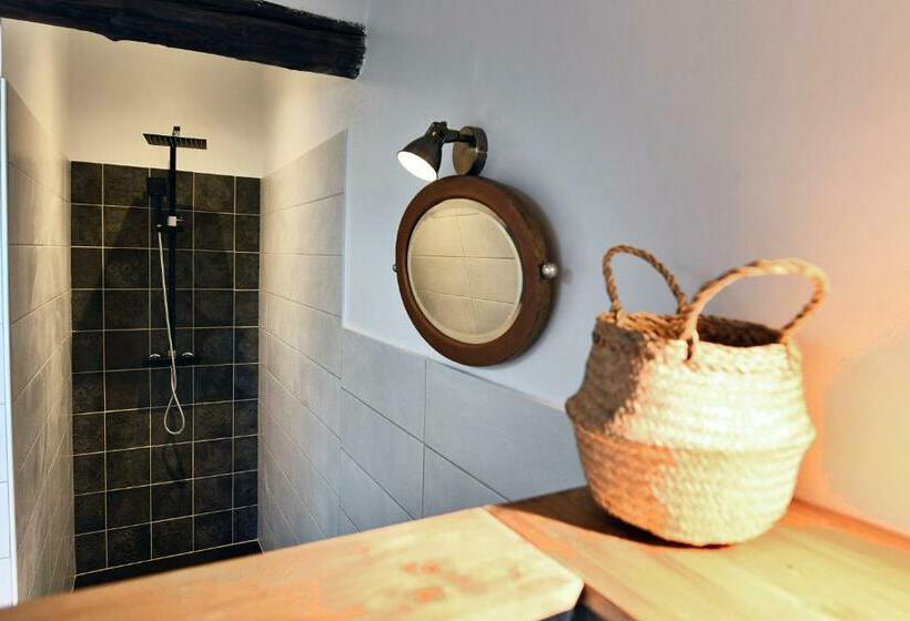 חדר סטנדרט, Le Bruit De L Eau