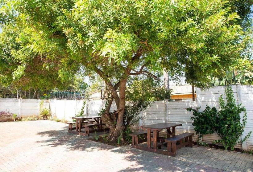 Семейный Номер, M N M Guesthouse Polokwane Central