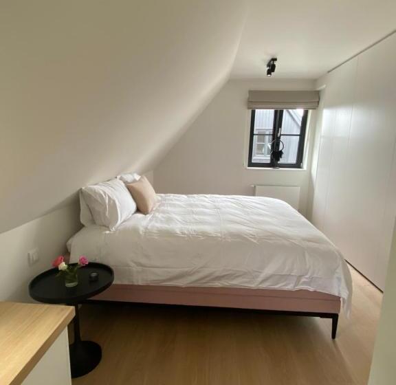 اتاق استاندارد با چشم‌انداز باغ, Les Cigognes