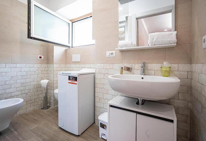 Standard room with outdoor bath, Mola’s Square House