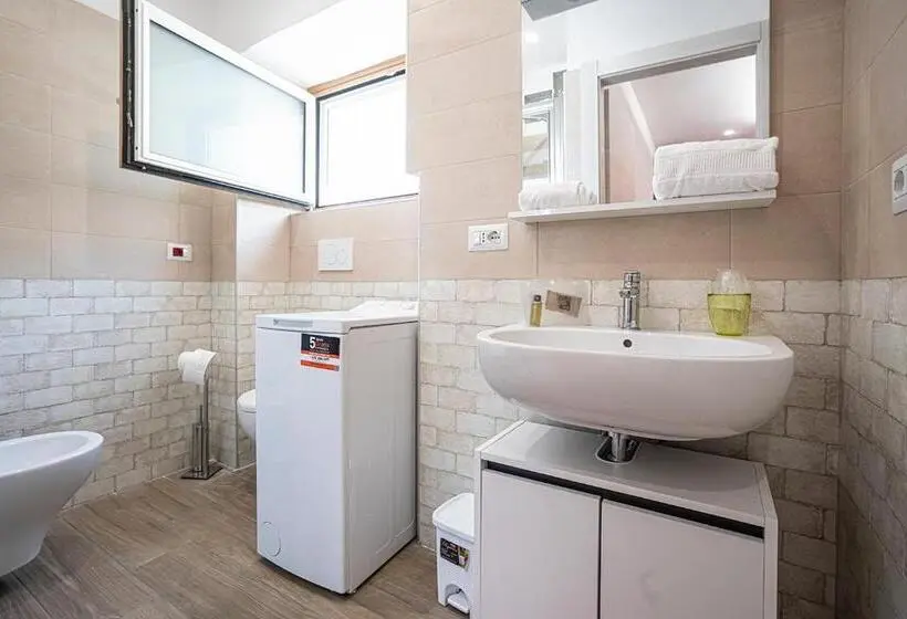 Standard room with outdoor bath, Mola’s Square House