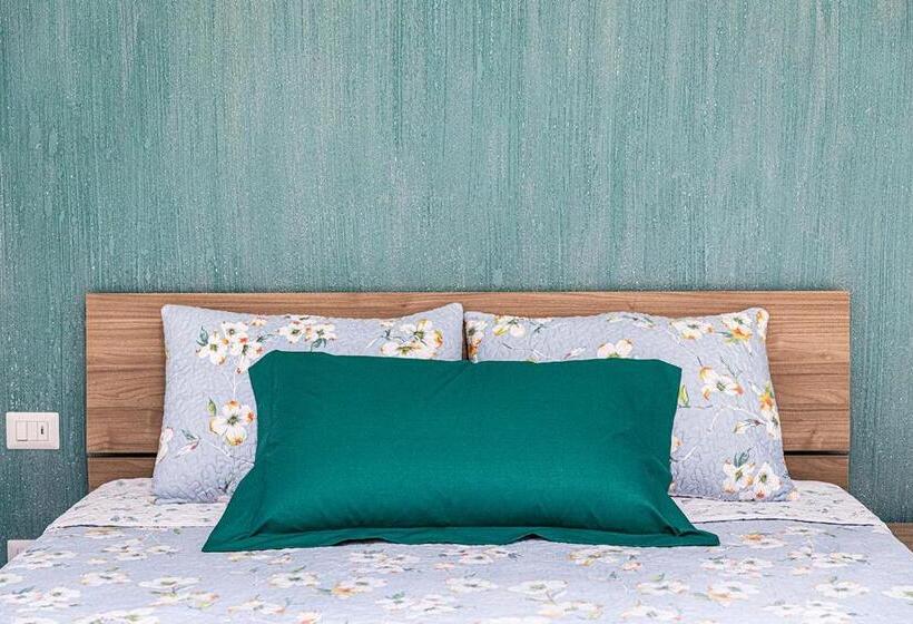 Семейный Номер, Mola’s Square House