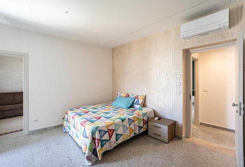 Семейный Номер, Mola’s Square House