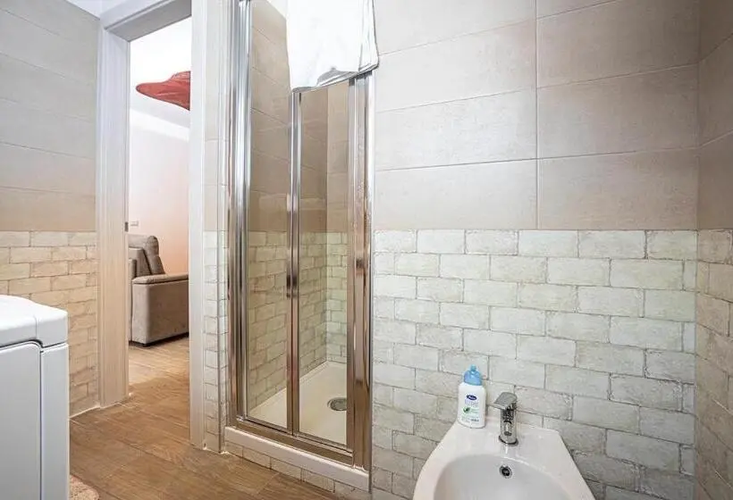 Habitacion Cuadruple Estándar Baño exterior, Mola’s Square House