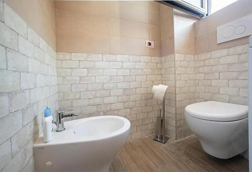 Habitacion Cuadruple Estándar Baño exterior, Mola’s Square House