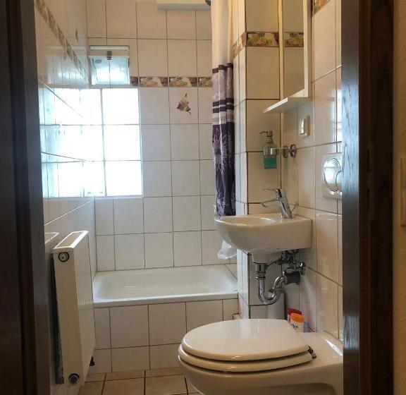 带共用浴室的标准房间, Altstadt Pension Herborn