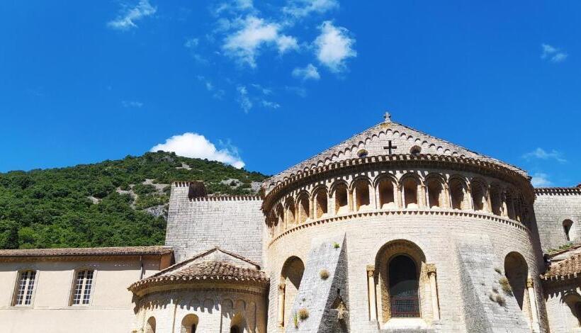 סוויטה משפחתית, Au Bord Du Verdus