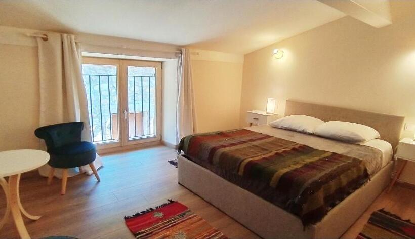 סוויטה משפחתית, Au Bord Du Verdus