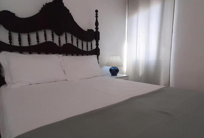 Standard room with outdoor bath, Hostel De Borba   Just In House