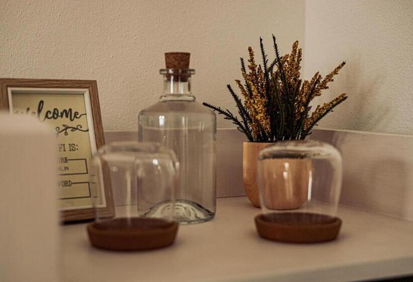 اتاق استاندارد, Breathe In