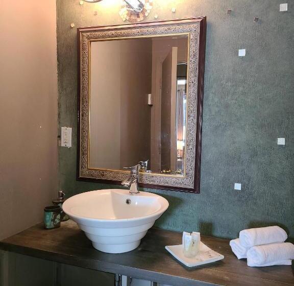 Suite with lake view, Le Lodge Du Lac