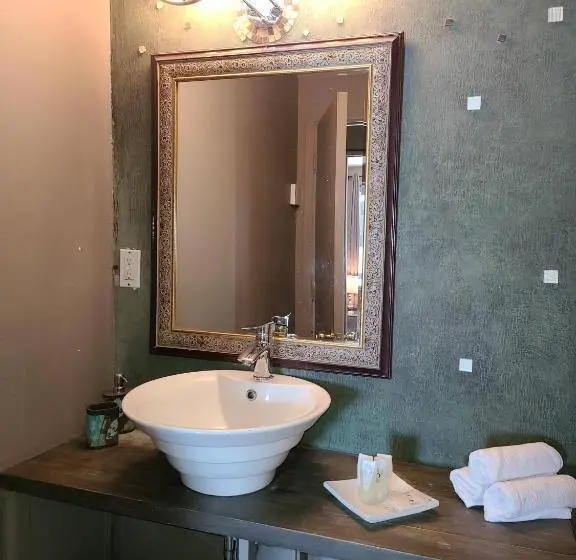 Suite with lake view, Le Lodge Du Lac