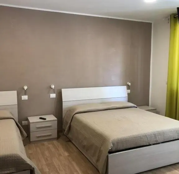 اتاق استاندارد سه تخته با بالکن, West Ponente