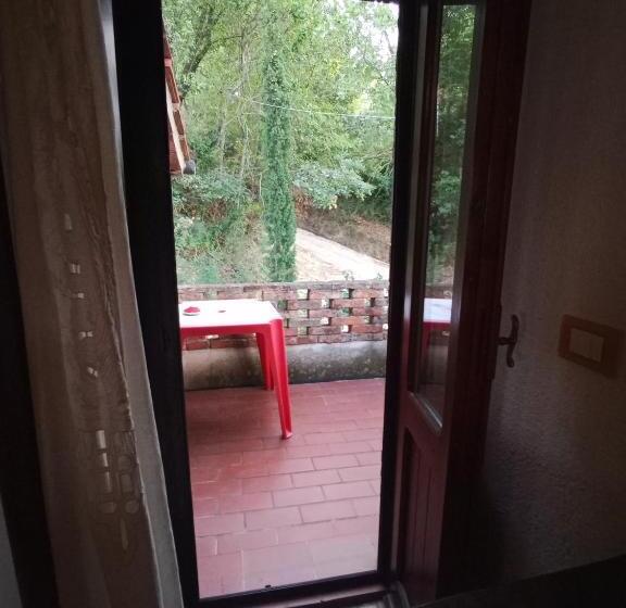 스탠다드 룸, Tra Grilli E Cicale