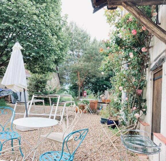 Дом 3 Спальни, Une Maison, Un Jardin