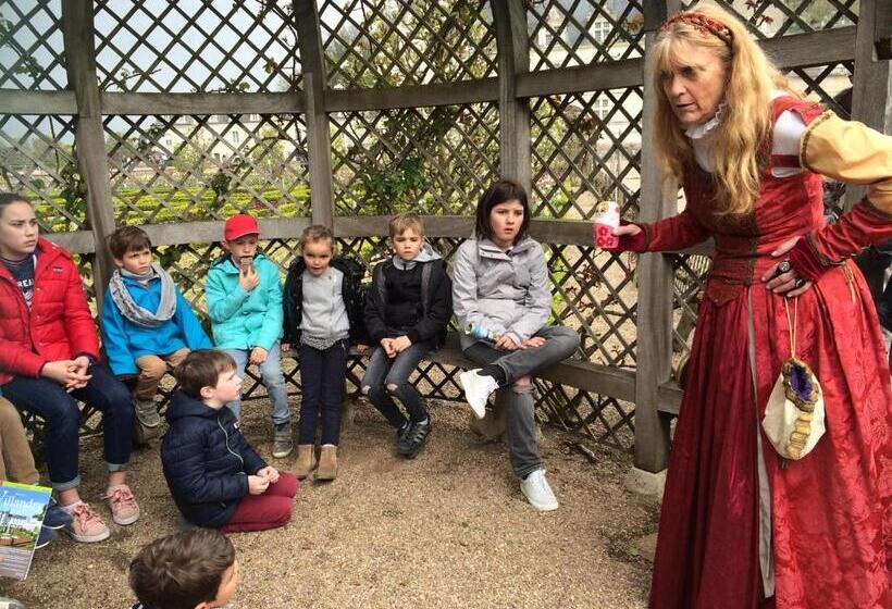 منزل 3 غرف نوم, Une Maison, Un Jardin