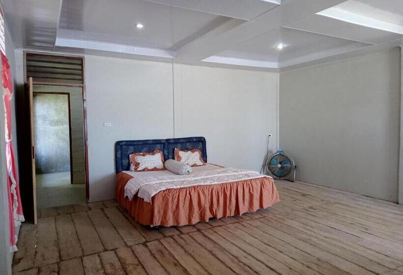 غرفة عائلية مطلّة علي البحر, Yohanes Guest House Sorake Surf Nias